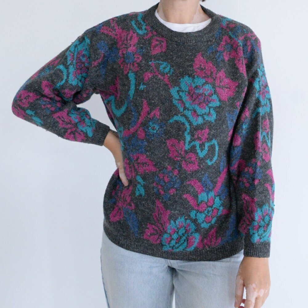 Vintage White Oaks Grey w Pink Teal Floral Knit Crewneck Sweater M